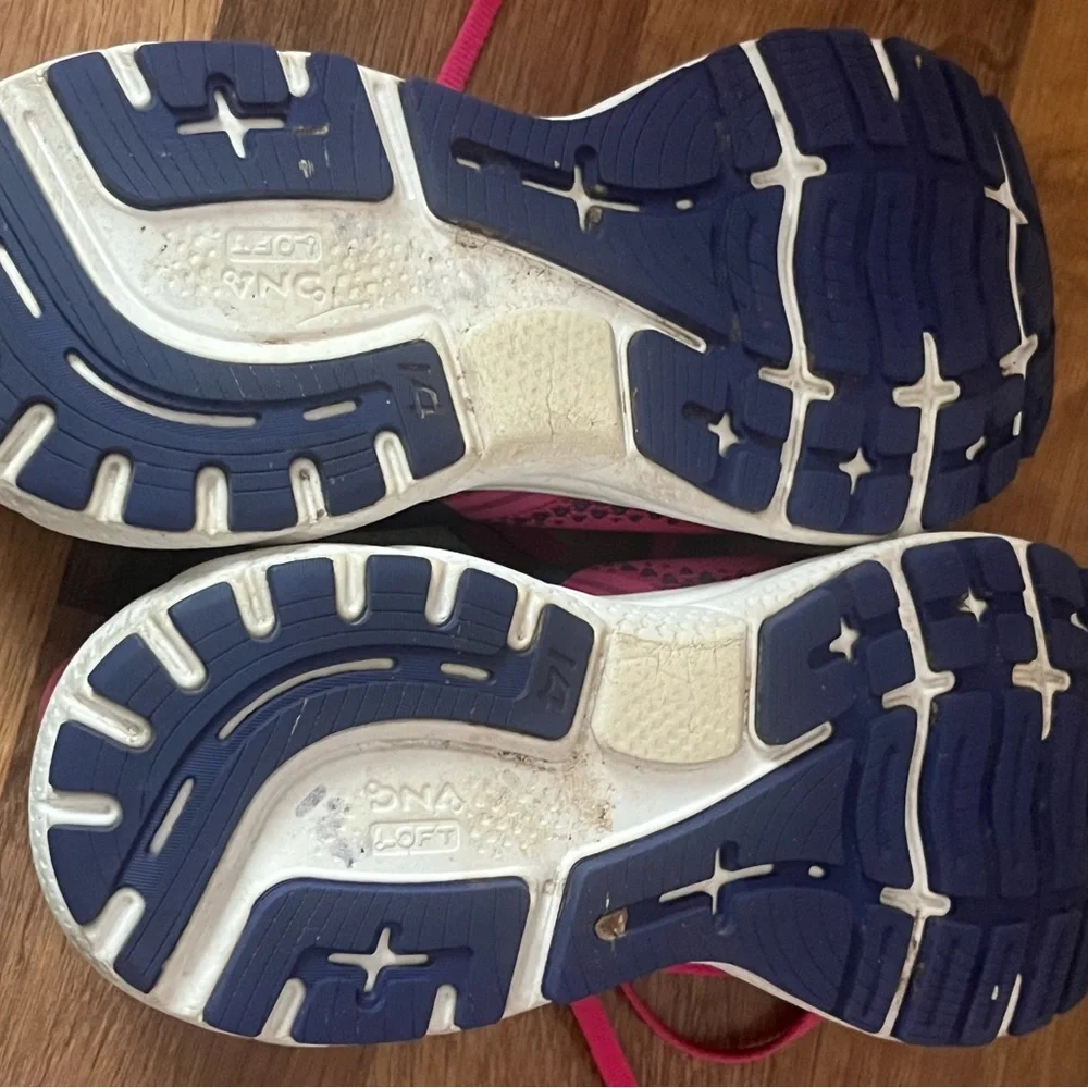 Brooks Women's Running Shoes

• athleisure 
• performance wear
• spring - Picture 4 of 5